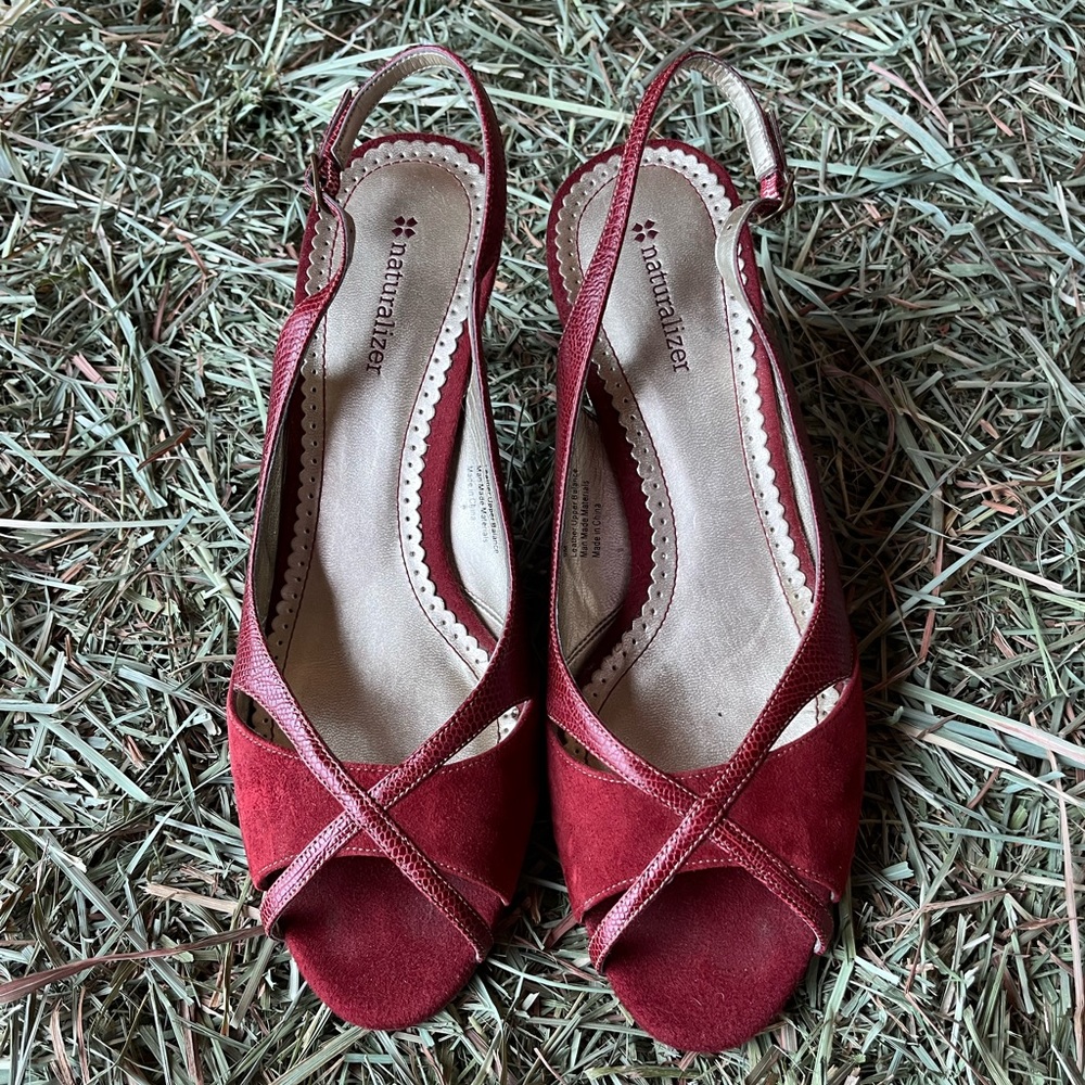 Naturalizer Red leather heel sandal, size 9, new w/o tags, super cute.